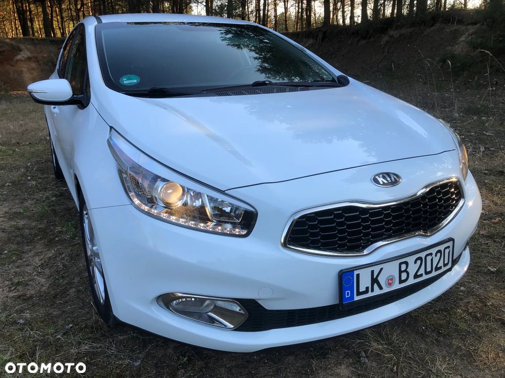 Kia Ceed 1.6 CRDi 128 Dream Team Edition - 6