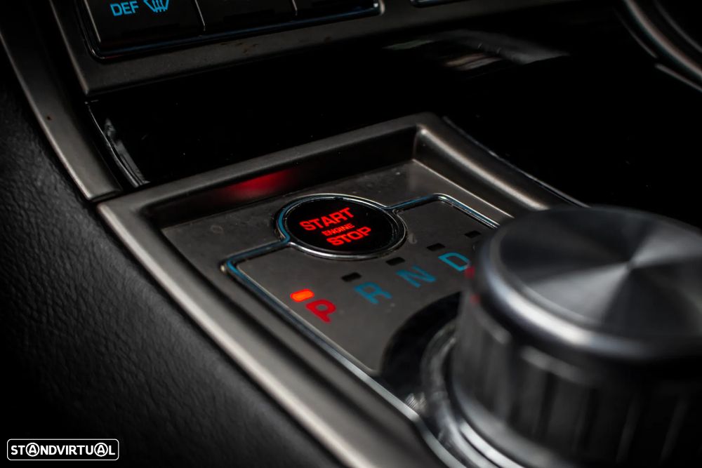 Jaguar XF 3.0 D V6 S Luxury - 24