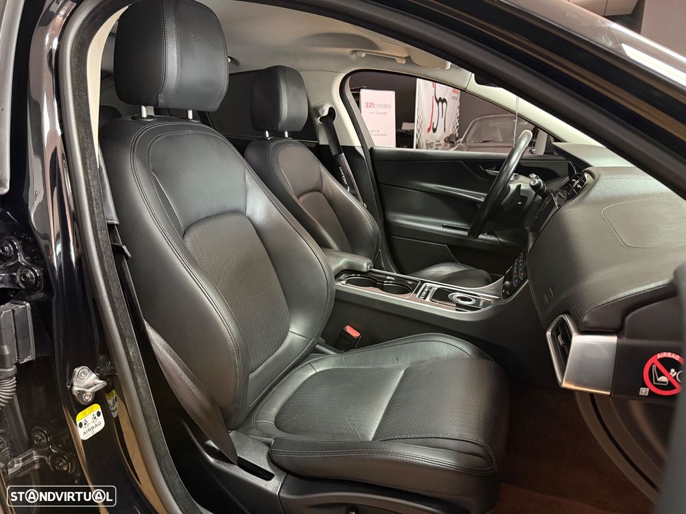 Jaguar XE 2.0 D Portfolio Aut. - 12