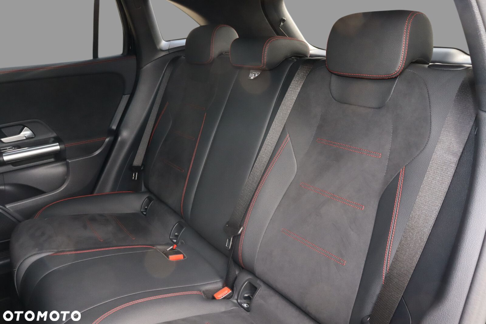 Mercedes-Benz GLA - 16