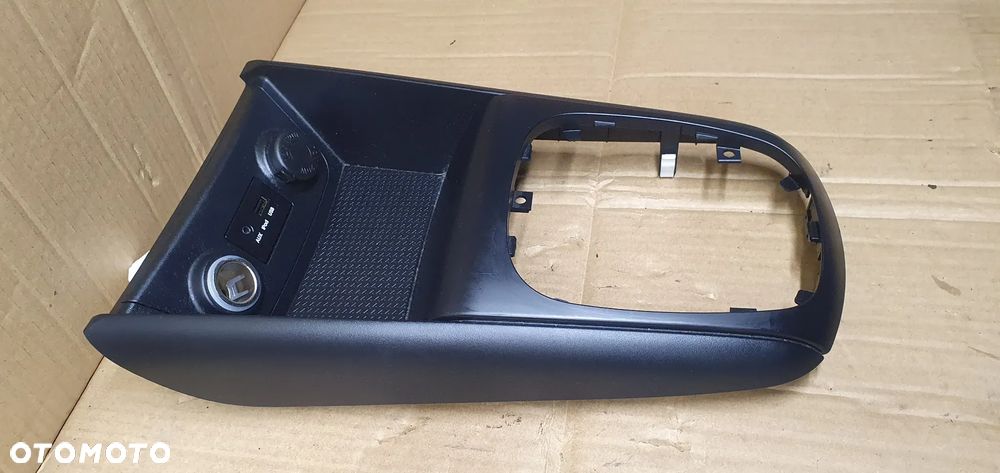 Tunel środkowy osłona tunelu USB AUX Hyundai I30 I 84651-2R041 - 3