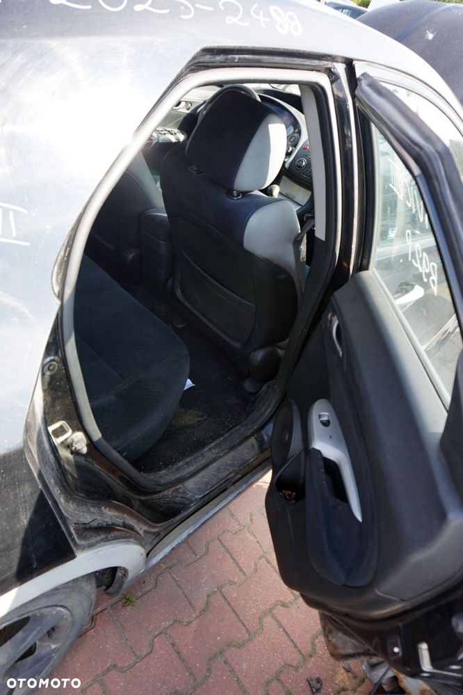 HONDA CIVIC VIII 5D HB 2006 B92P 1.4 16V L13A7 83KM SPLM CZARNY na części - 17