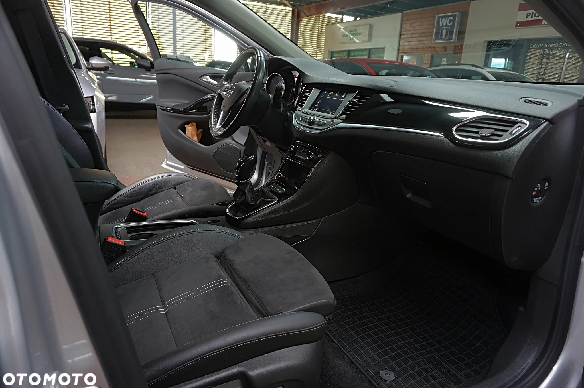 Opel Astra V 1.2 T Elegance S&S - 18