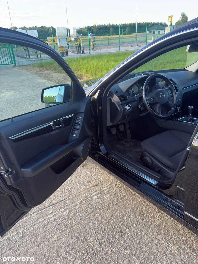 Mercedes-Benz Klasa C 220 CDI BlueEff Avantgarde - 11