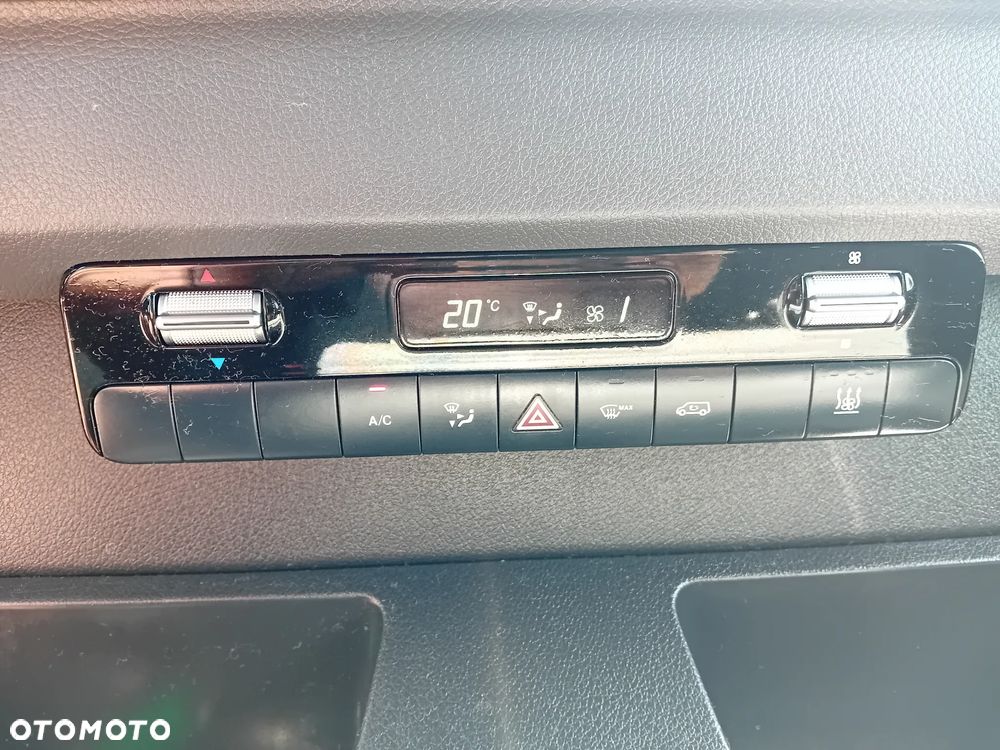 Mercedes-Benz Sprinter - 24