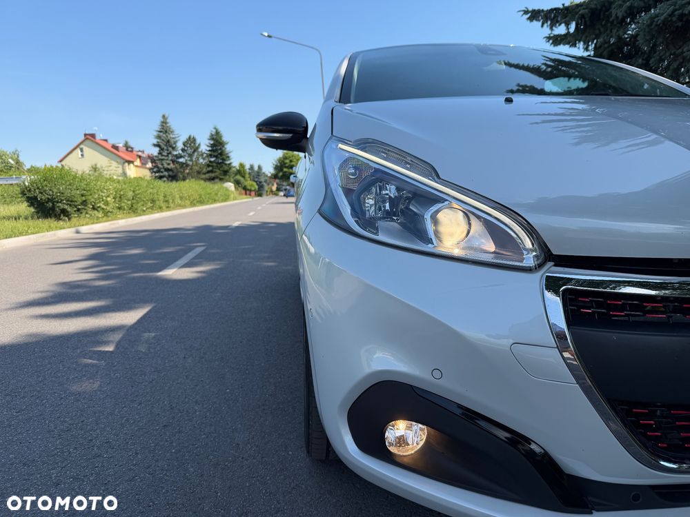 Peugeot 208 - 10