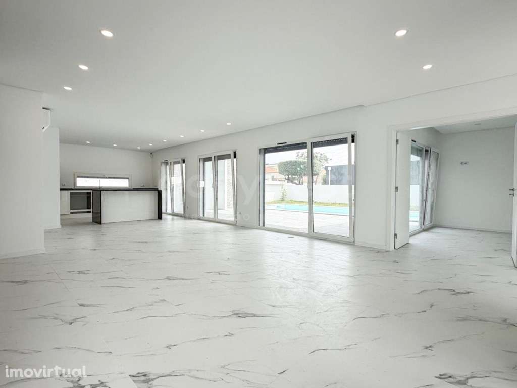 Moradia Única T4 Isolada com Piscina, Urbanização em Palmela - Grande imagem: 3/46