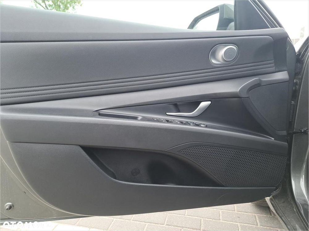 Hyundai Elantra - 10