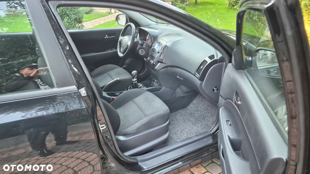 Hyundai i30 1.4 Comfort EU5 - 11