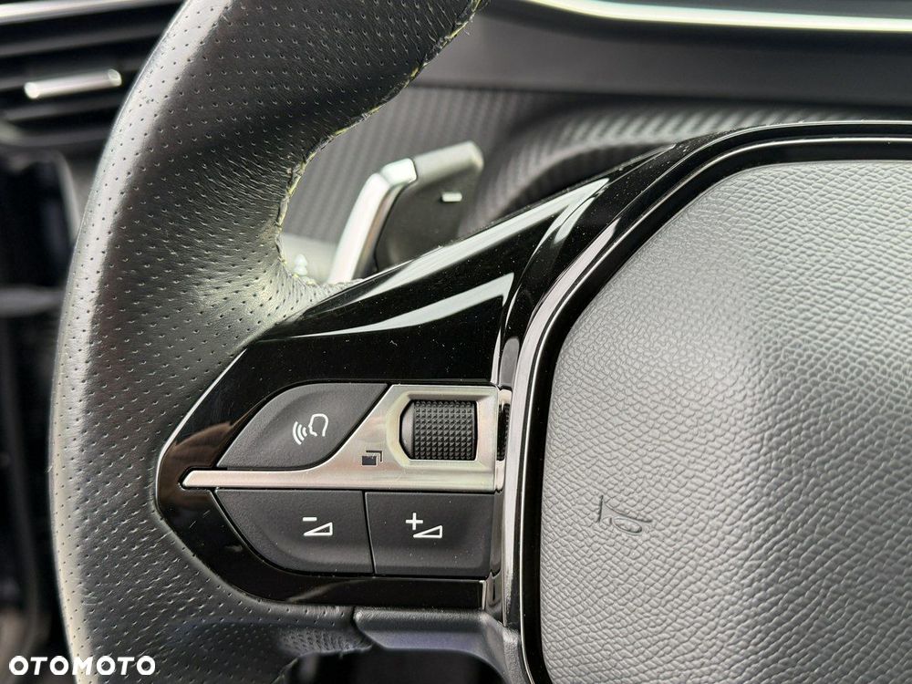 Peugeot 2008 BlueHDi 130 EAT8 GT - 23