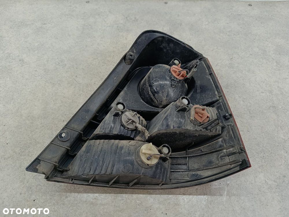 LAMPA TYLNA LEWA KIA SORENTO I - 9
