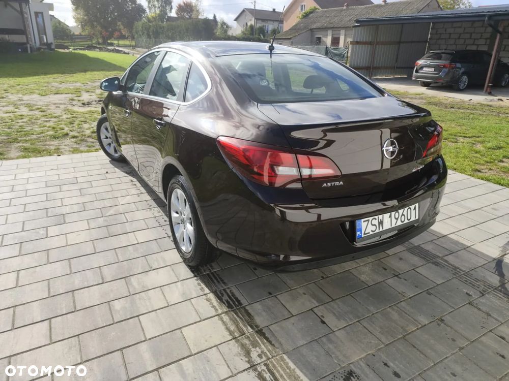Opel Astra IV 1.6 Essentia - 13