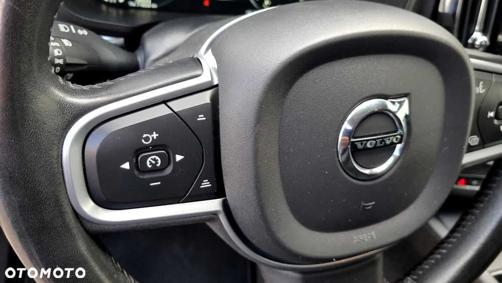 Volvo XC 60 D4 Geartronic Momentum Pro - 22