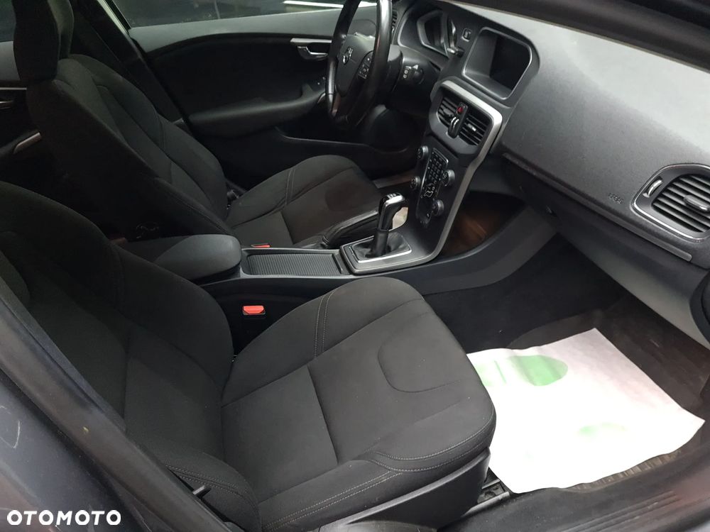 Volvo V40 Cross Country D2 Momentum - 14