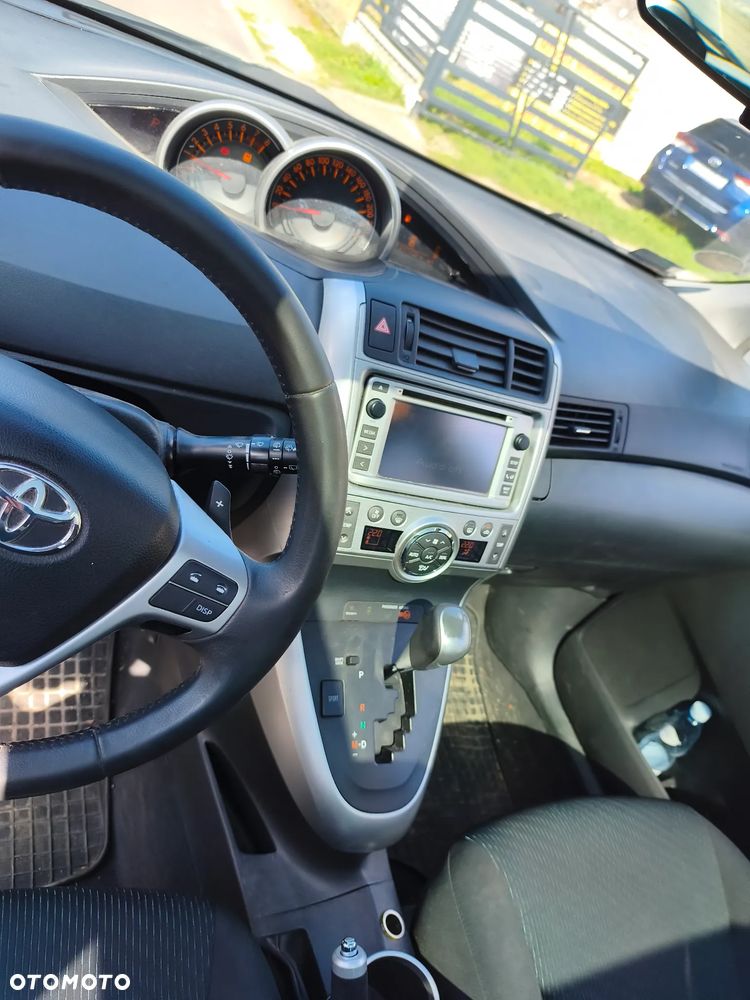 Toyota Verso 1.8 Prestige EU5 MS - 9