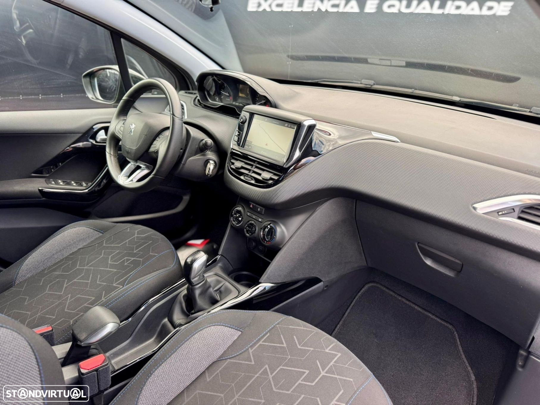 Peugeot 2008 1.5 BlueHDi Signature - 12