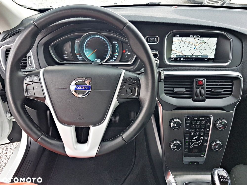 Volvo V40 T2 Drive-E Momentum - 17