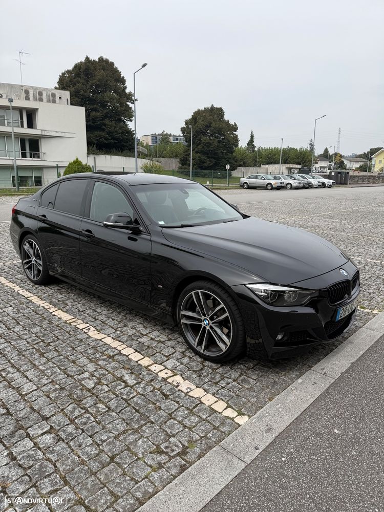 BMW 330 e iPerformance Pack M Shadow — fotografia 3