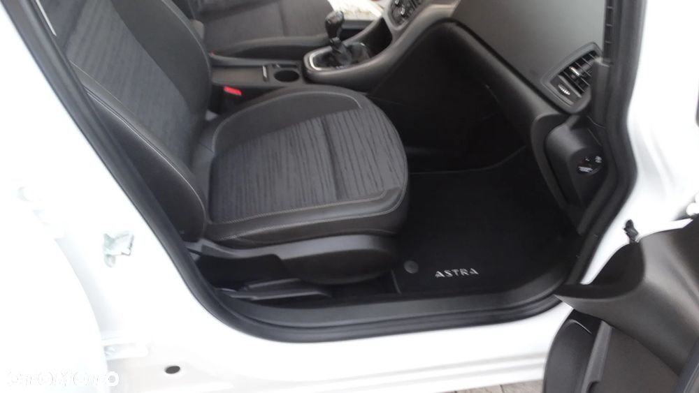 Opel Astra 1.4 Turbo Design Edition - 16