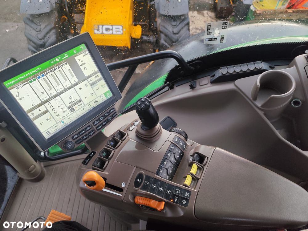 John Deere 6215R - 2