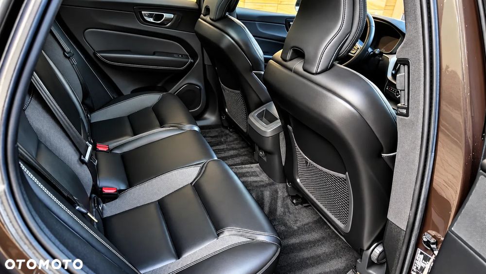 Volvo XC 60 B4 D Ultimate Dark - 16