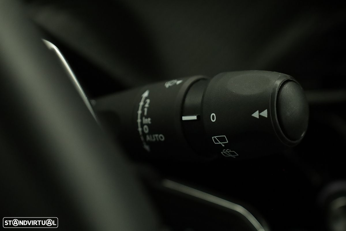 Peugeot 2008 1.2 PureTech Allure EAT8 - 20