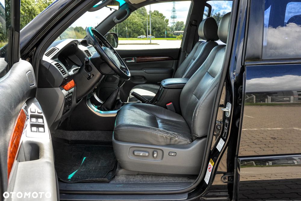 Toyota Land Cruiser - 7