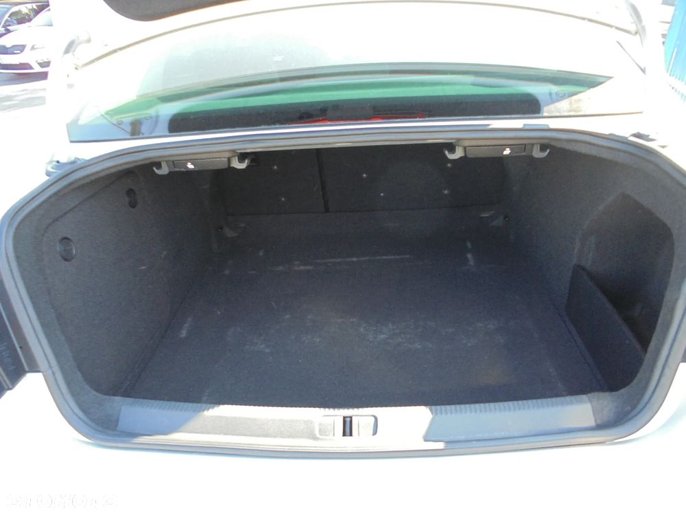Volkswagen Passat 2.0 TDI Comfortline - 16