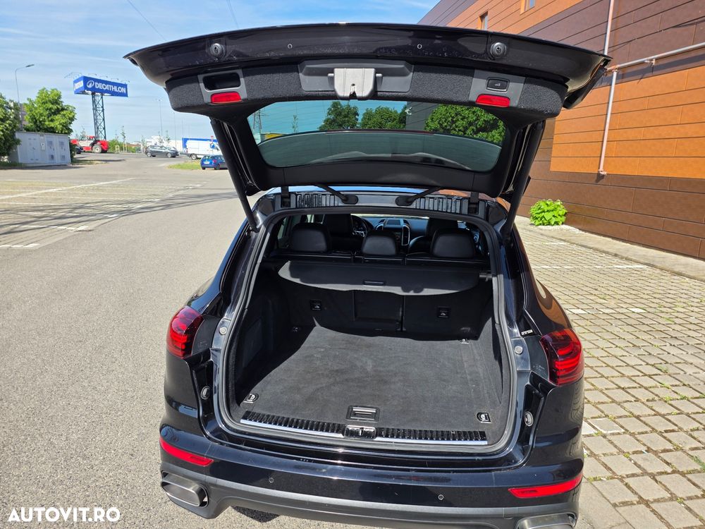 Porsche Cayenne 3.0 L - 12