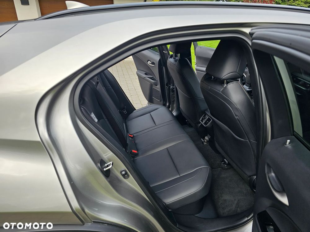 Lexus UX - 12