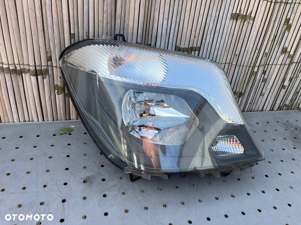 Mercedes Sprinter lampa prawa