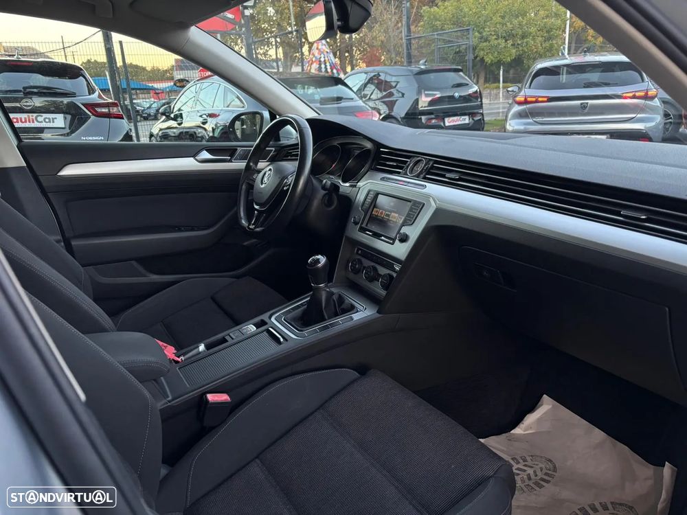 VW Passat 1.6 TDI Confortline - 29