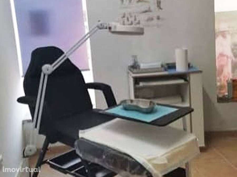 Trespasse gabinete médico e loja, em funcionamento, Atouguia da Baleia - Grande imagem: 3/11