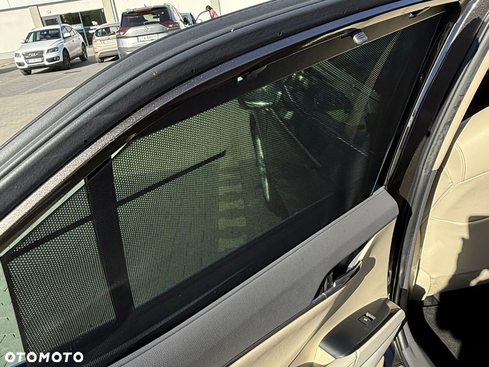Toyota Camry 2.5 Hybrid Executive CVT - 14