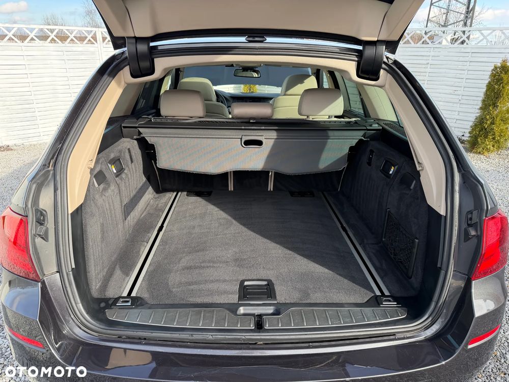 BMW Seria 5 525d - 35