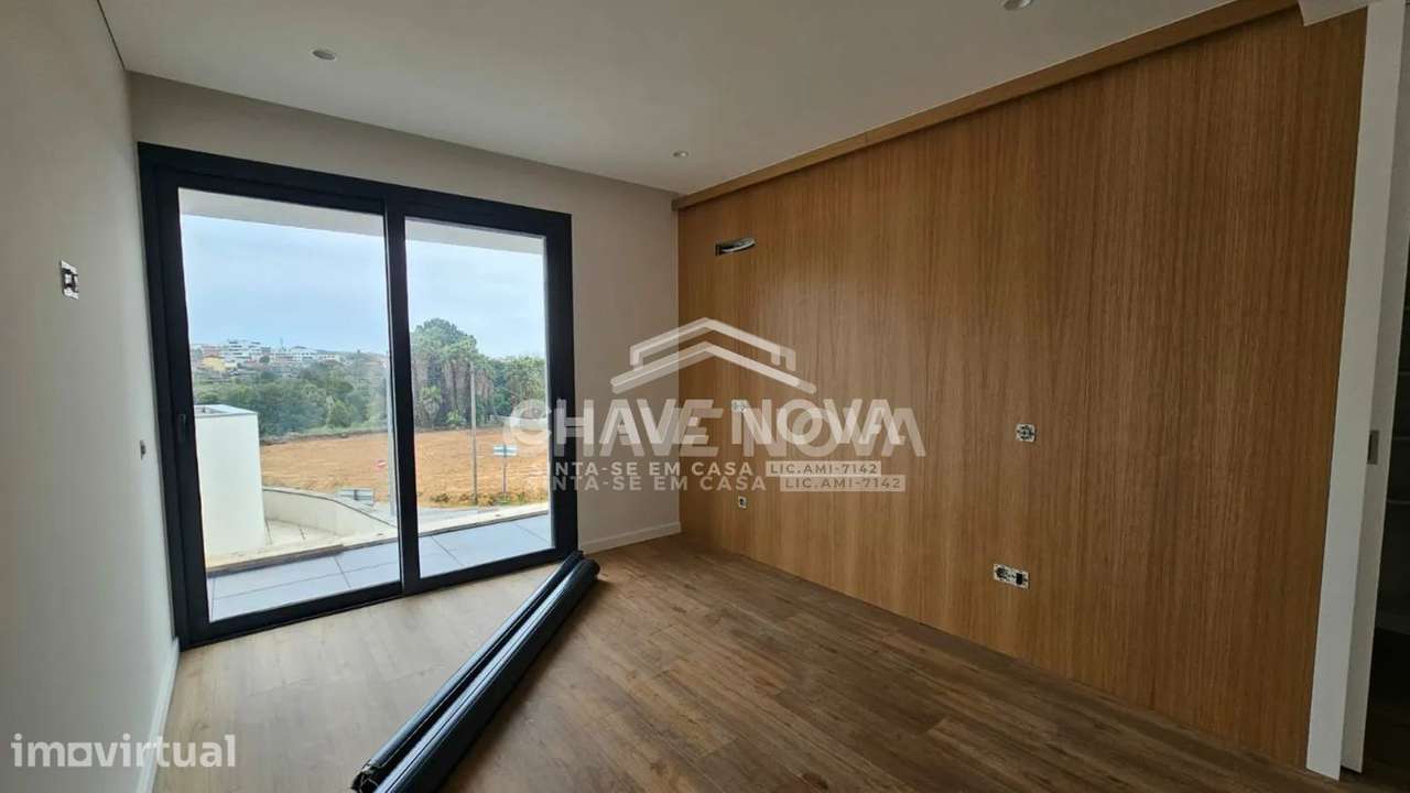 Moradia em Banda V3+1 Nova c/ Piscina na Madalena - Grande imagem: 5/26