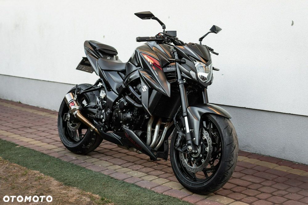 Suzuki GSX - 2