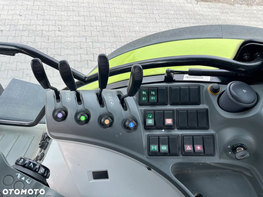 Claas Arion 640 - 16