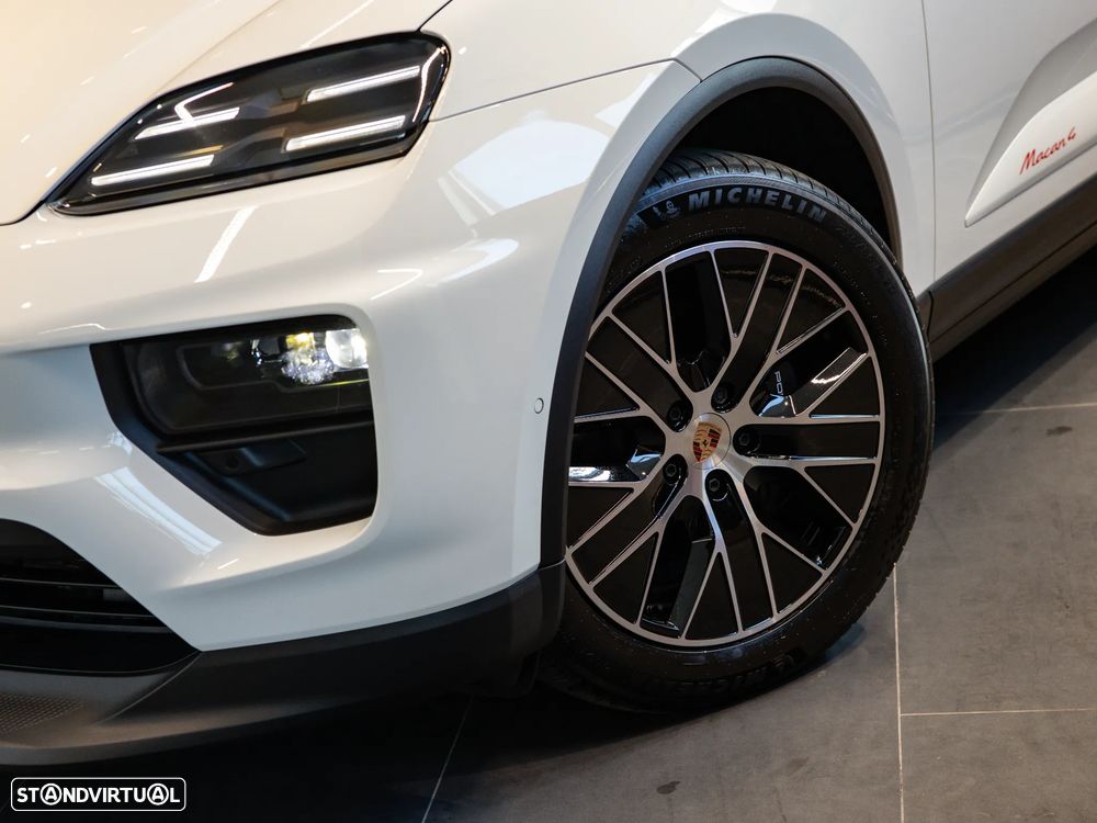 Porsche Macan Electric 4 - 16