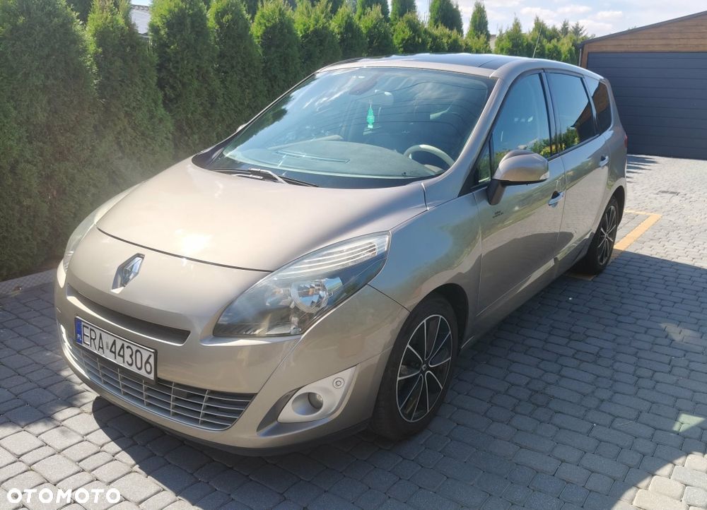 Renault Grand Scenic - 1