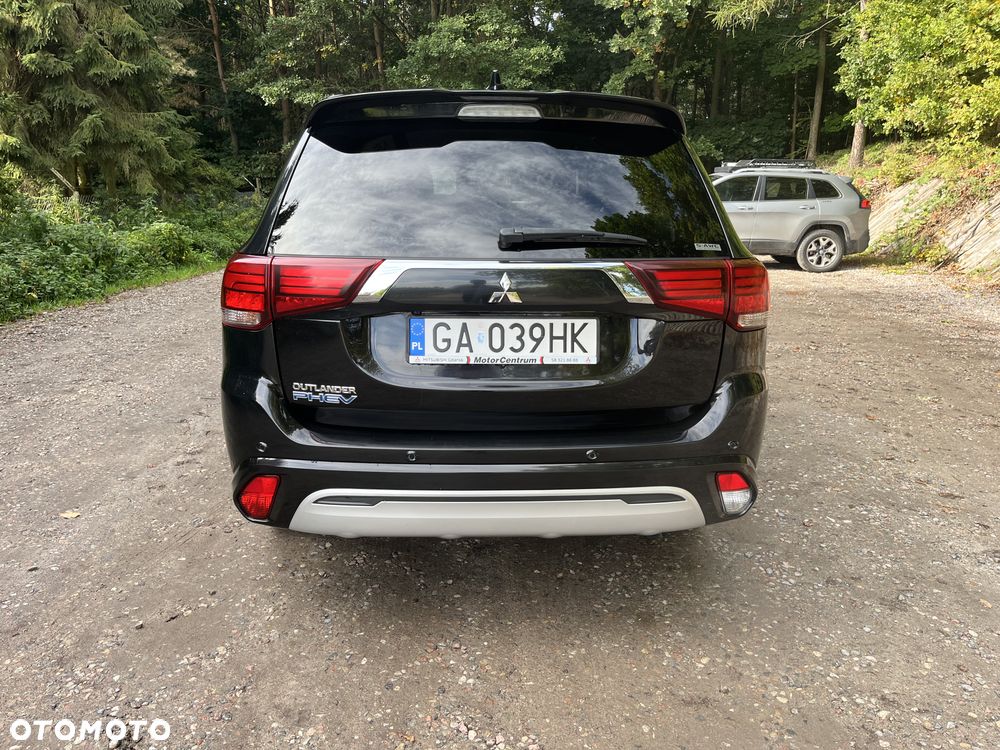 Mitsubishi Outlander Instyle NAVI + - 4