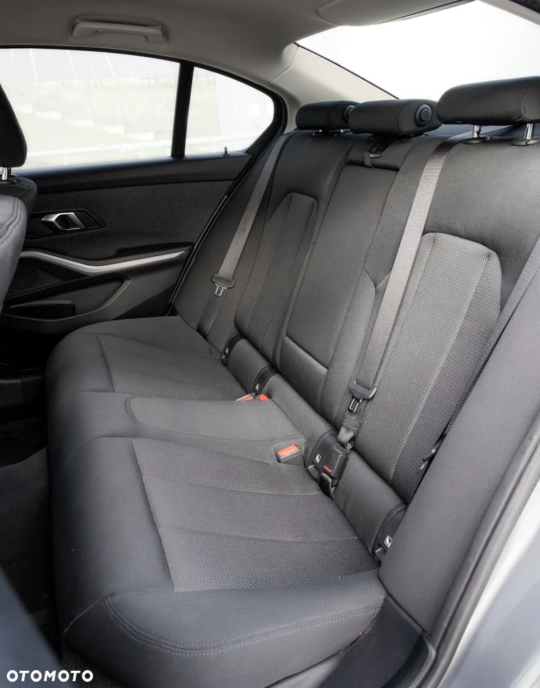 BMW Seria 3 320d xDrive - 19