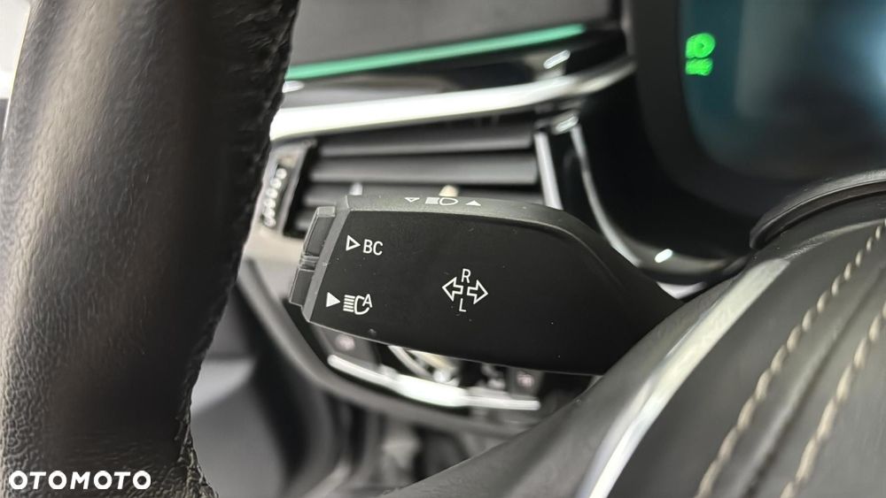 BMW Seria 5 520d xDrive mHEV - 32