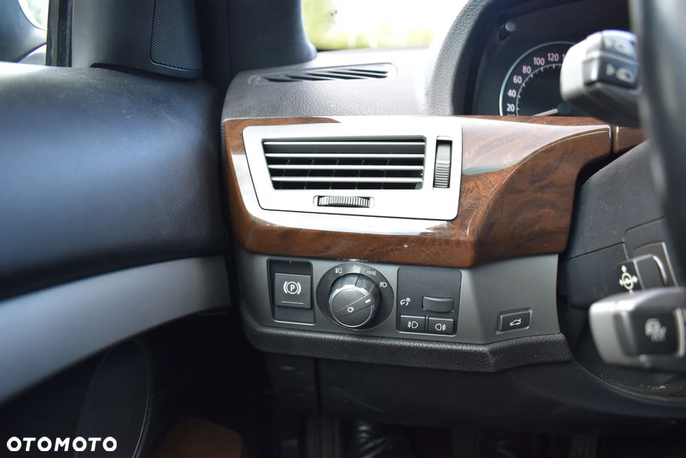 BMW Seria 7 - 38