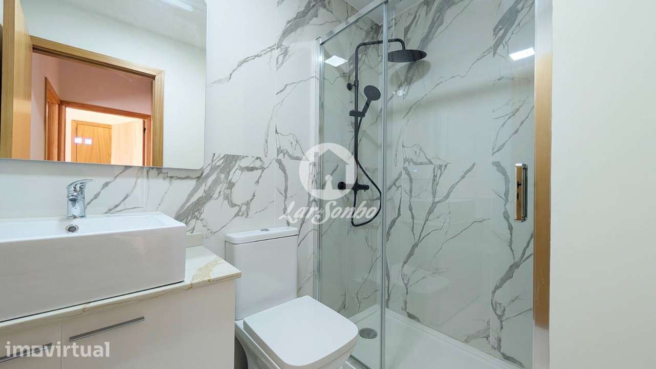 Apartamento T2 REMODELADO com Terraço e Lugar de Garagem a 25m da p... - Grande imagem: 5/19