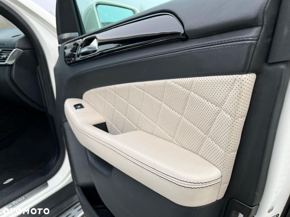 Mercedes-Benz GL 400 4Matic 7G-TRONIC - 30