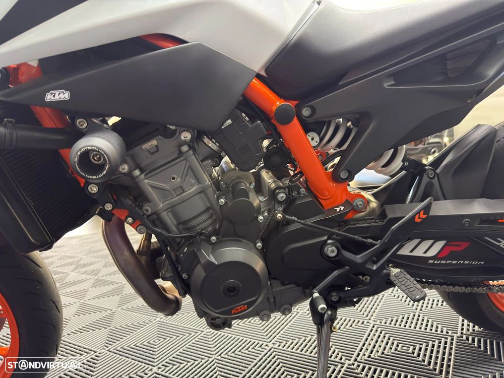 KTM 890 DUKE R - 15