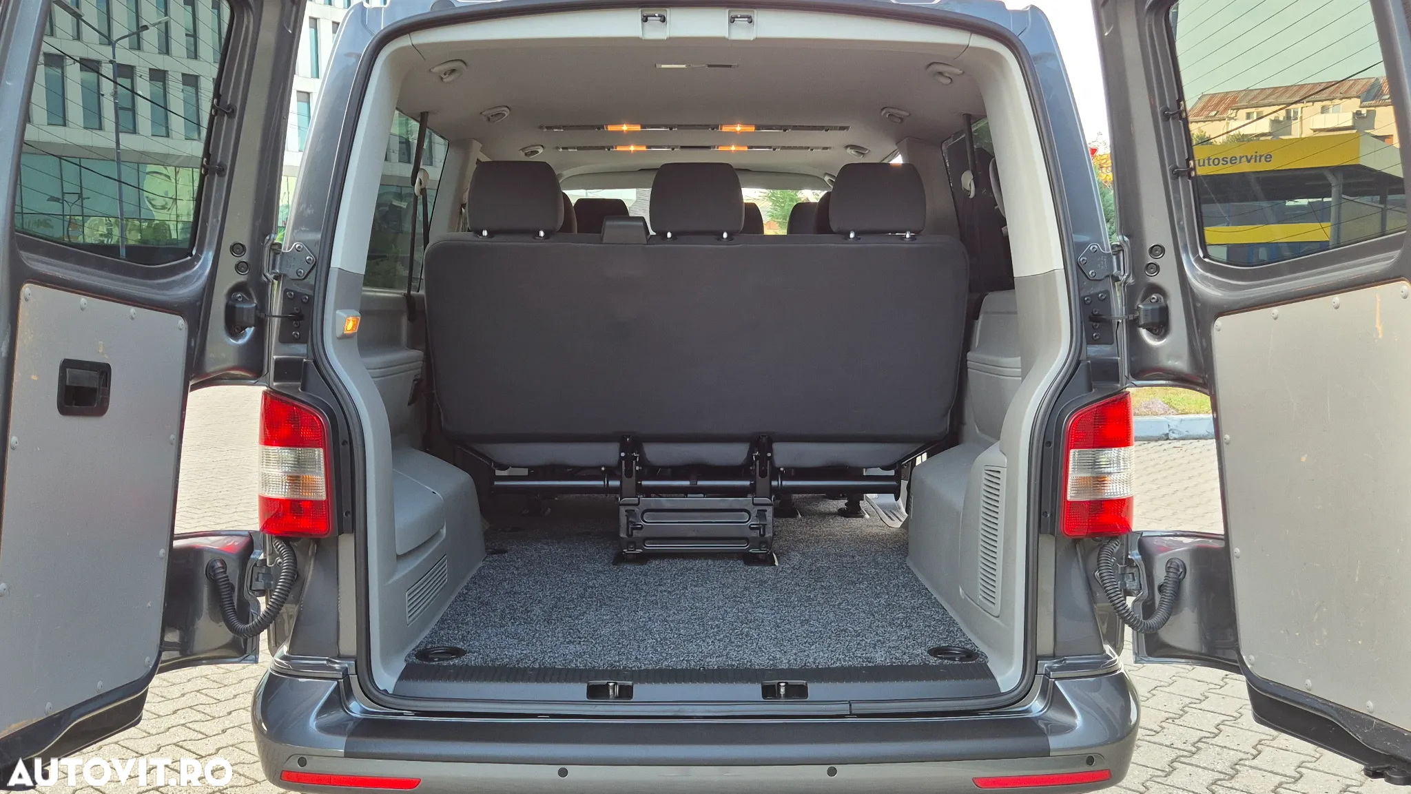 Volkswagen Caravelle - 12