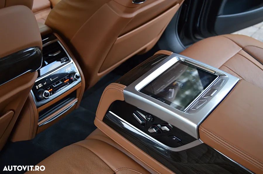 BMW Seria 7 740d xDrive - 33