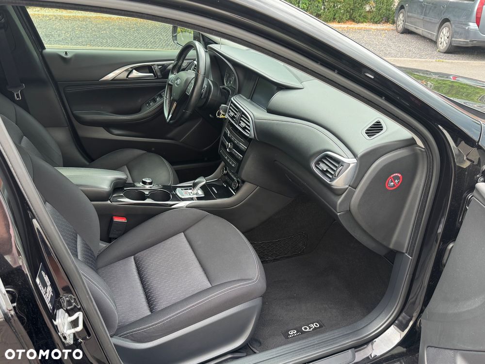 Infiniti Q30 2.2d DCT - 21